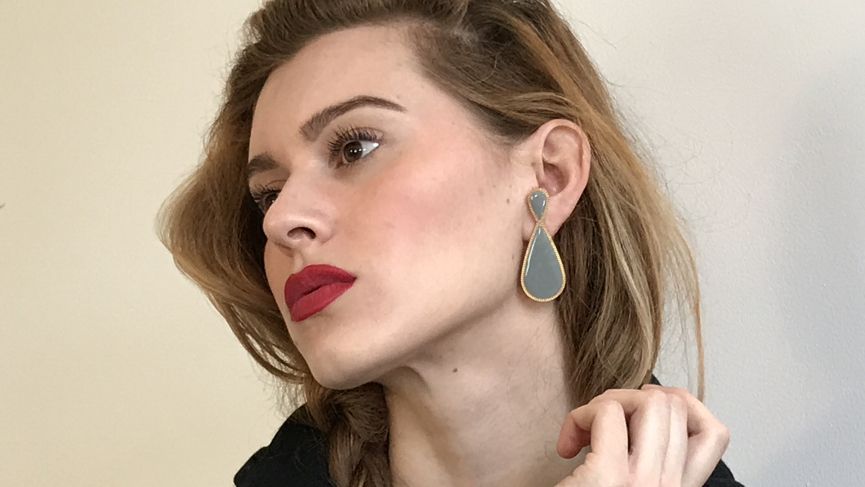 Smart Earrings: A hearable computer in your ear